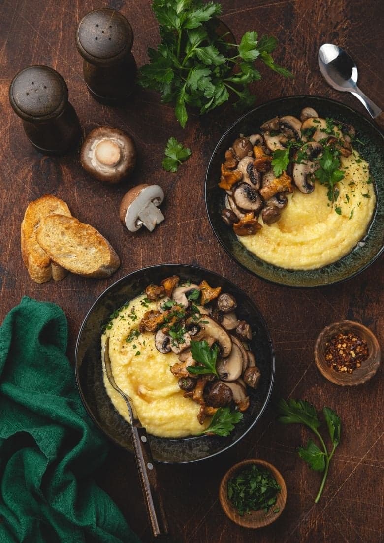 Polenta vegan : recette crémeuse aux champignons facile
