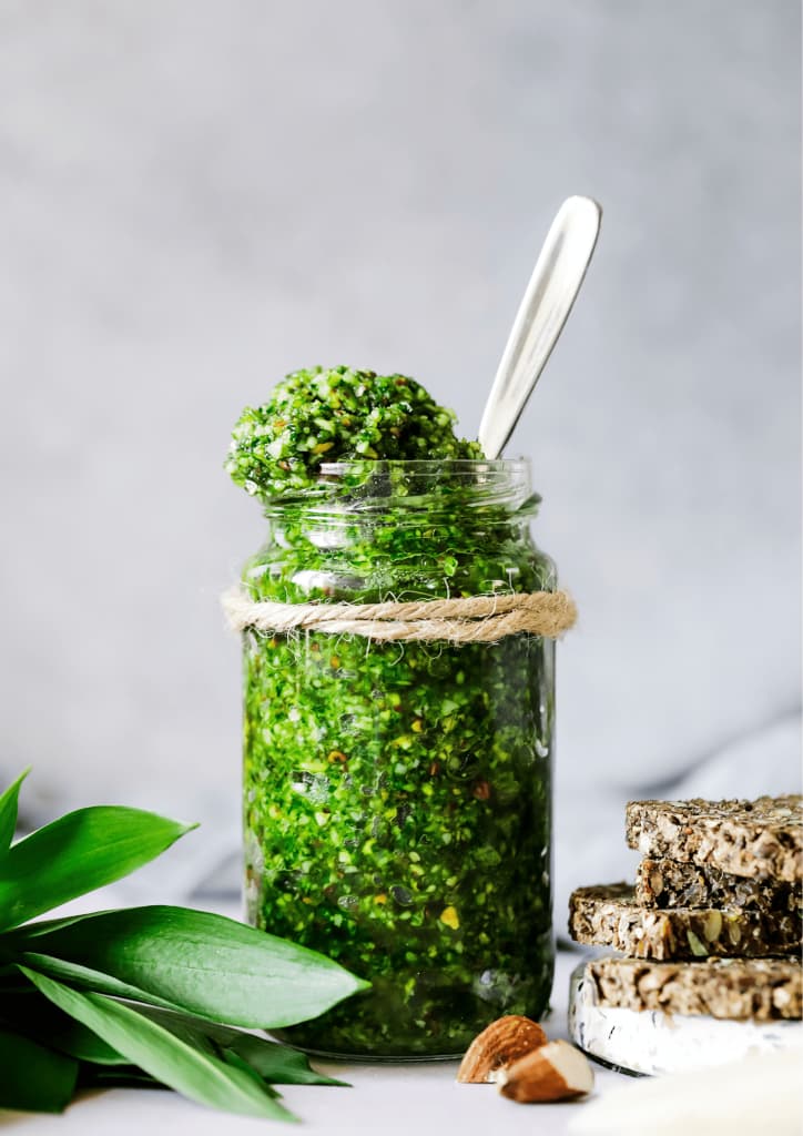 Pesto vegan : la meilleure recette italienne en 4 minutes