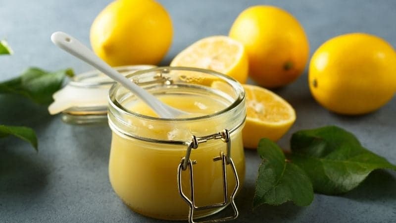 Un Lemon Curd Vegan dans un bocal en verre