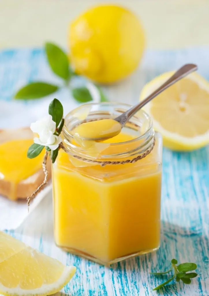 Un Lemon Curd Vegan bien acide pour garnir une tarte au citron