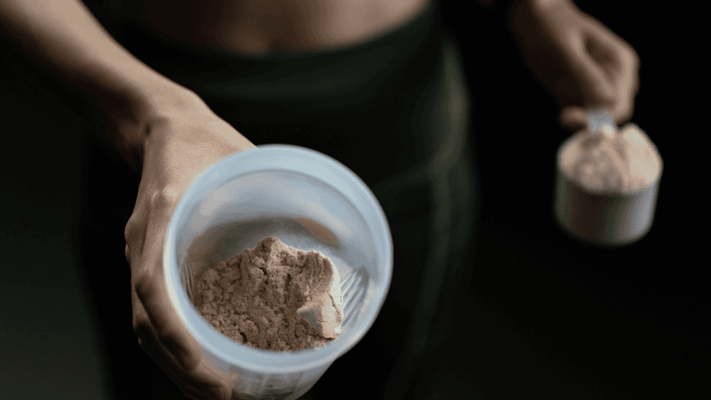 Un shaker de la meilleure protéine vegan avant une séance de sport