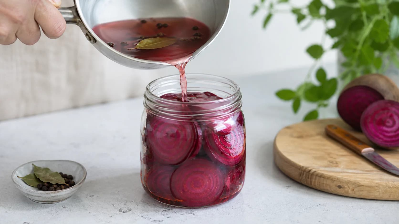 Bocal de pickles de betterave