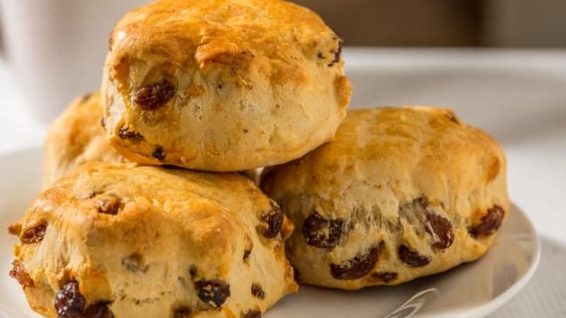 Des scones vegan aux cranberries parfaits pour une note acidulée
